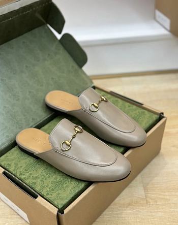 Bagsaaa Gucci Women's Princetown Slipper in taupe