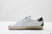 Bagsaaa Golden Goose Super-Star with gold glitter star and black glitter heel tab - 4